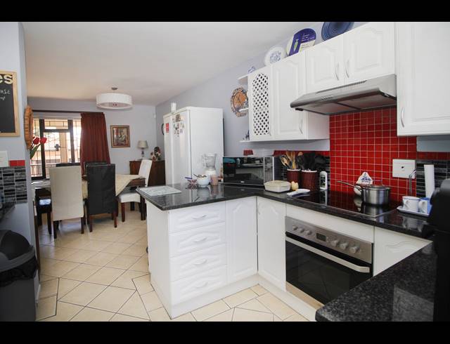 3 BEDROOM TOWNHOUSE FOR SALE IN ISLAND VIEW